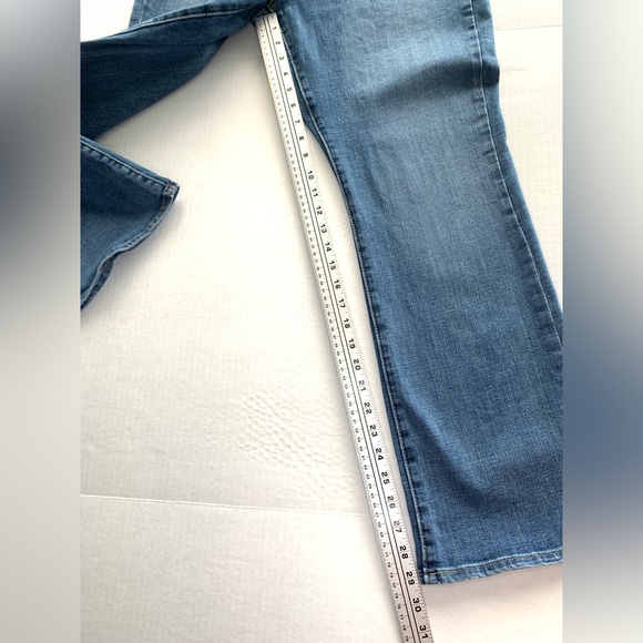 Levi’s Classic Boot Women’s Size 16 Classic Blue Jeans - Picture 7 of 16